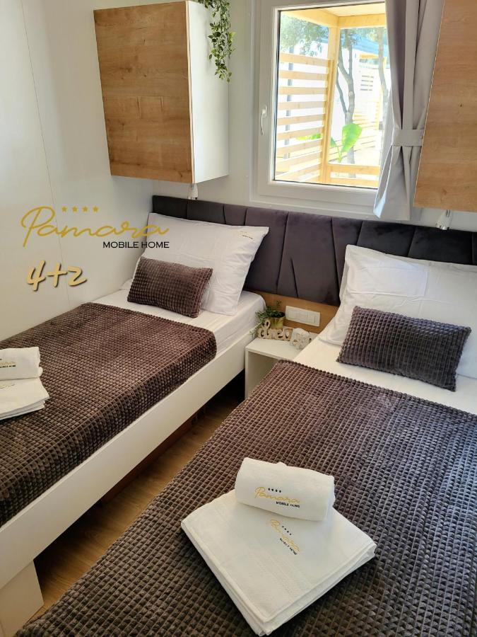 Pamara Mobile Home Биоград на Мору Екстериор снимка