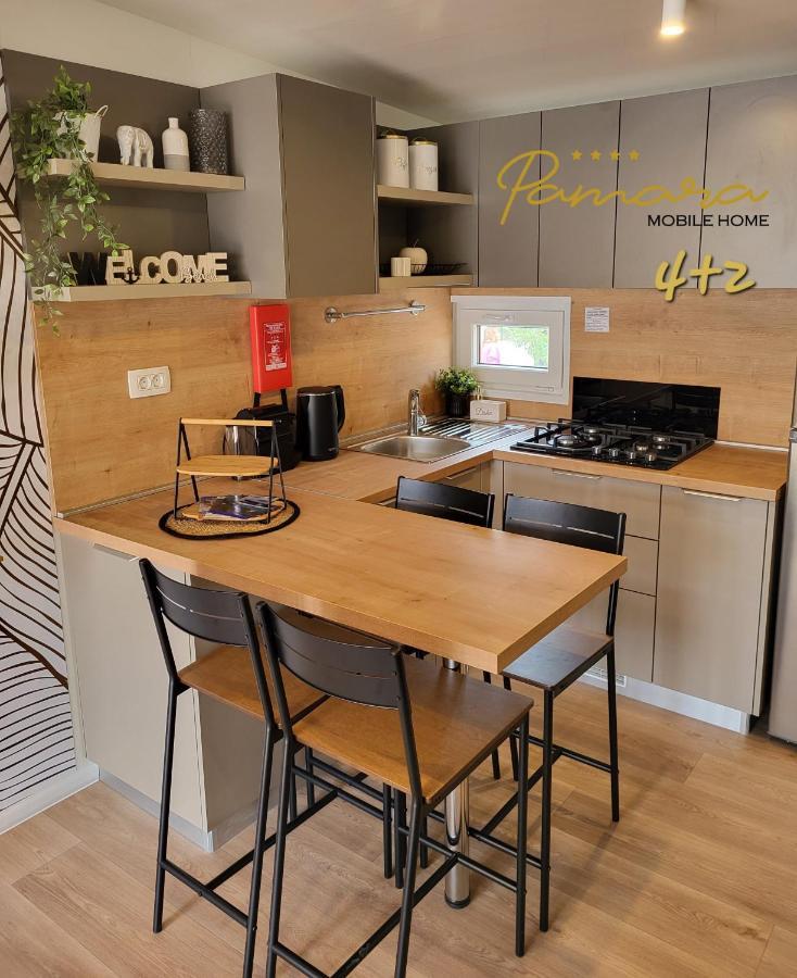 Pamara Mobile Home Биоград на Мору Екстериор снимка